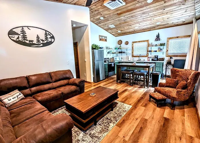 Relax & Recharge In Cozy Pinetop 2Br Retreat