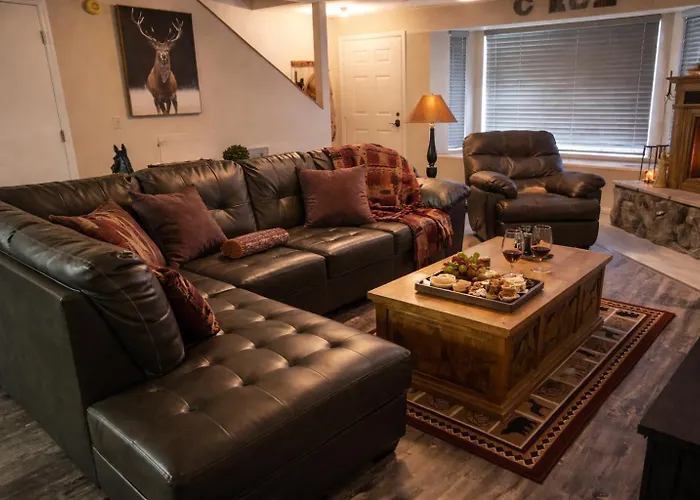 2Br Gated Escape With A Pool And Walk To Dining And Trails